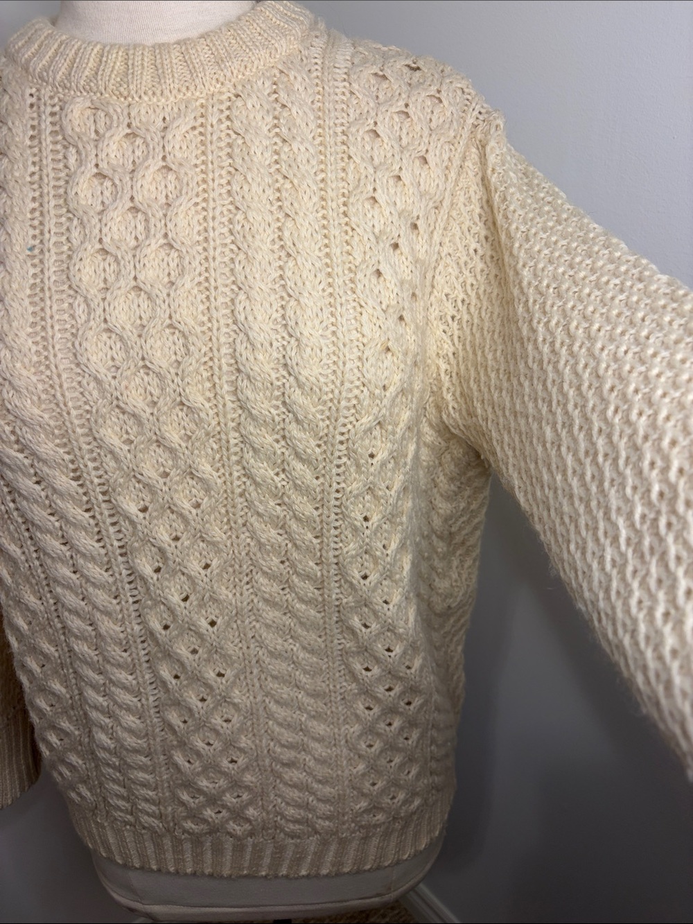 Vintage CHEVIOT CRAFTS Scottish Aran Cable Knit Wool Sweater Cream SIZE LARGE - Picture 5 of 13